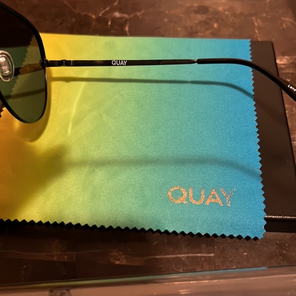QUAY HIGHKEY SUNGLASSES